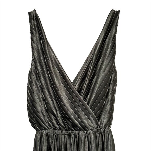 EXPRESS Fit & Flare Pleated Short Mini Dress - Small - NWOT - Metallic Dark Gray - Picture 2 of 8